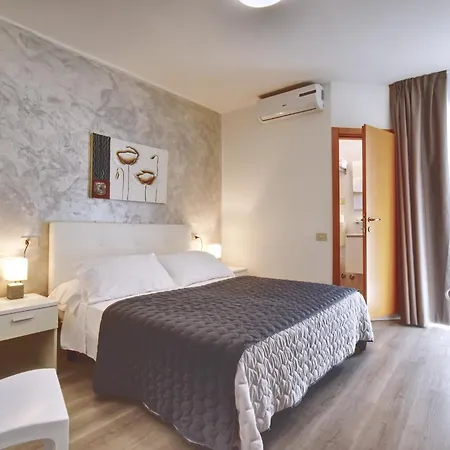 Hotel Augusta 2*